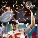  Kansas City Chiefs quarterback Patrick Mahomes hoists the Vince Lombardi Trophy after defeating the Philadelphia Eagles in Super Bowl LVII between the AFC champion Kansas City Chiefs and the NFC champion Philadelphia Eagles at State Farm Stadium in Glendale, Arizona