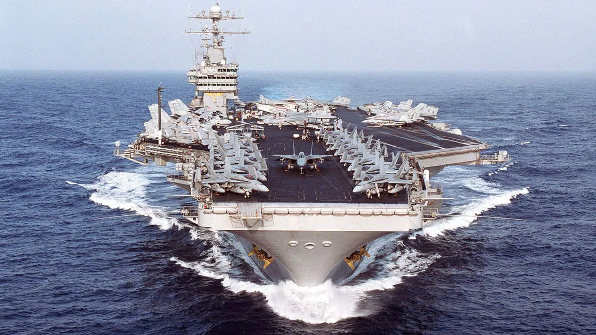 El portaaviones USS Nimitz inicia maniobras de ataque en el Mar de China Meridional