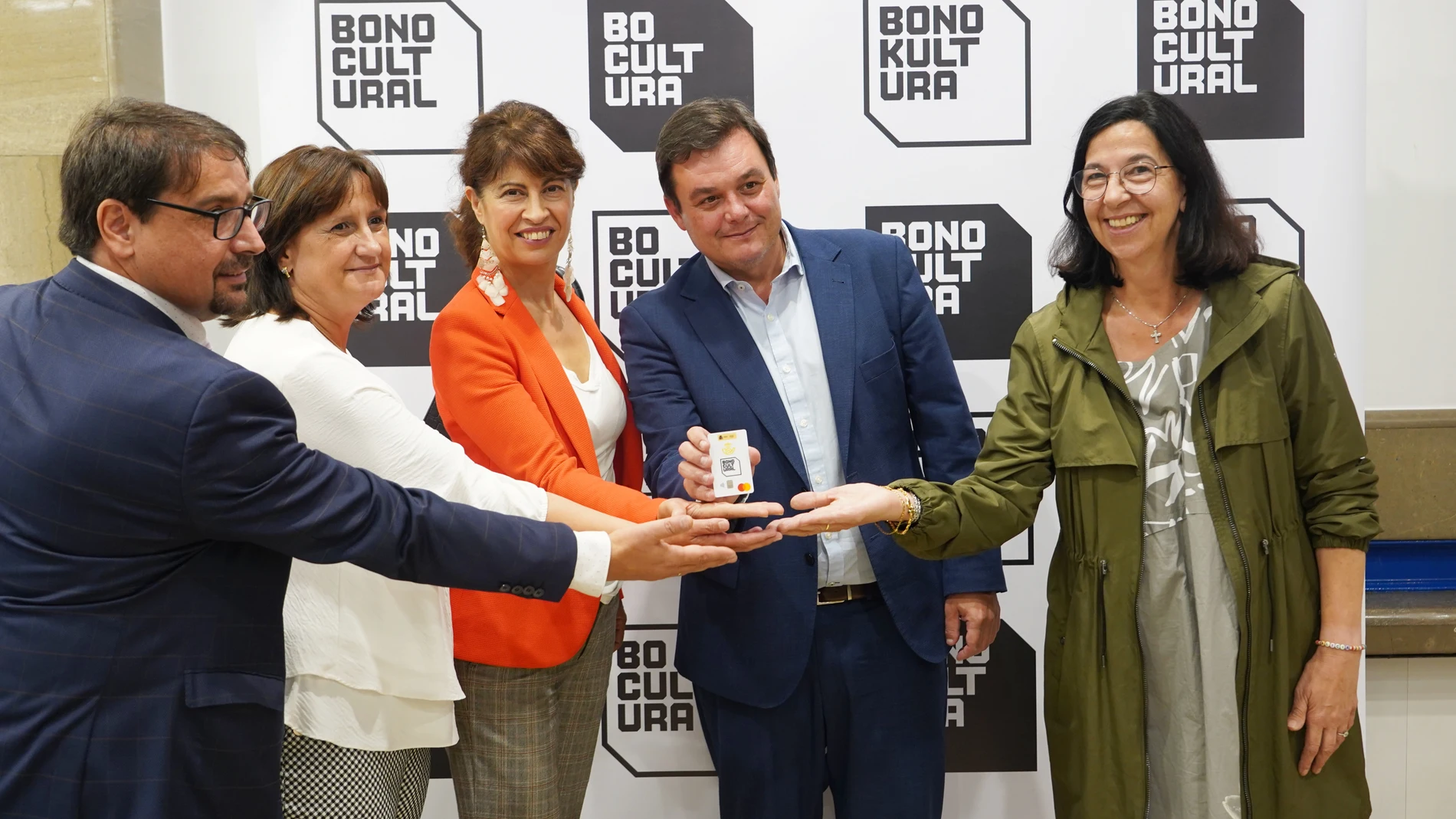 Cerca de 13.000 jóvenes disfrutan de las ventajas del Bono Cultural en Cerca de 13.000 jóvenes disfrutan de las ventajas del Bono Cultural en