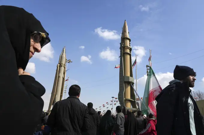 Irán exhibe músculo militar en plena crisis con Israel