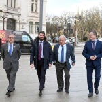 García-Gallardo junto a Veganzones, Dueñas y Santonja, antes de participar en la jornada en Burgos