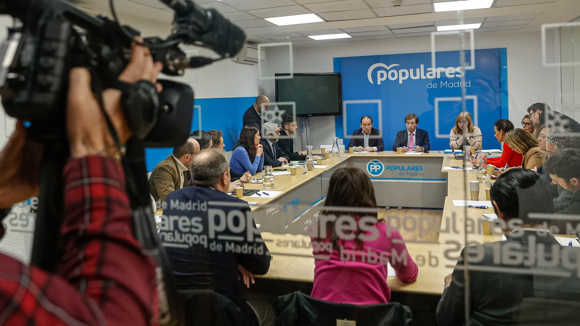 Almeida, en la reunión con su comité de campaña