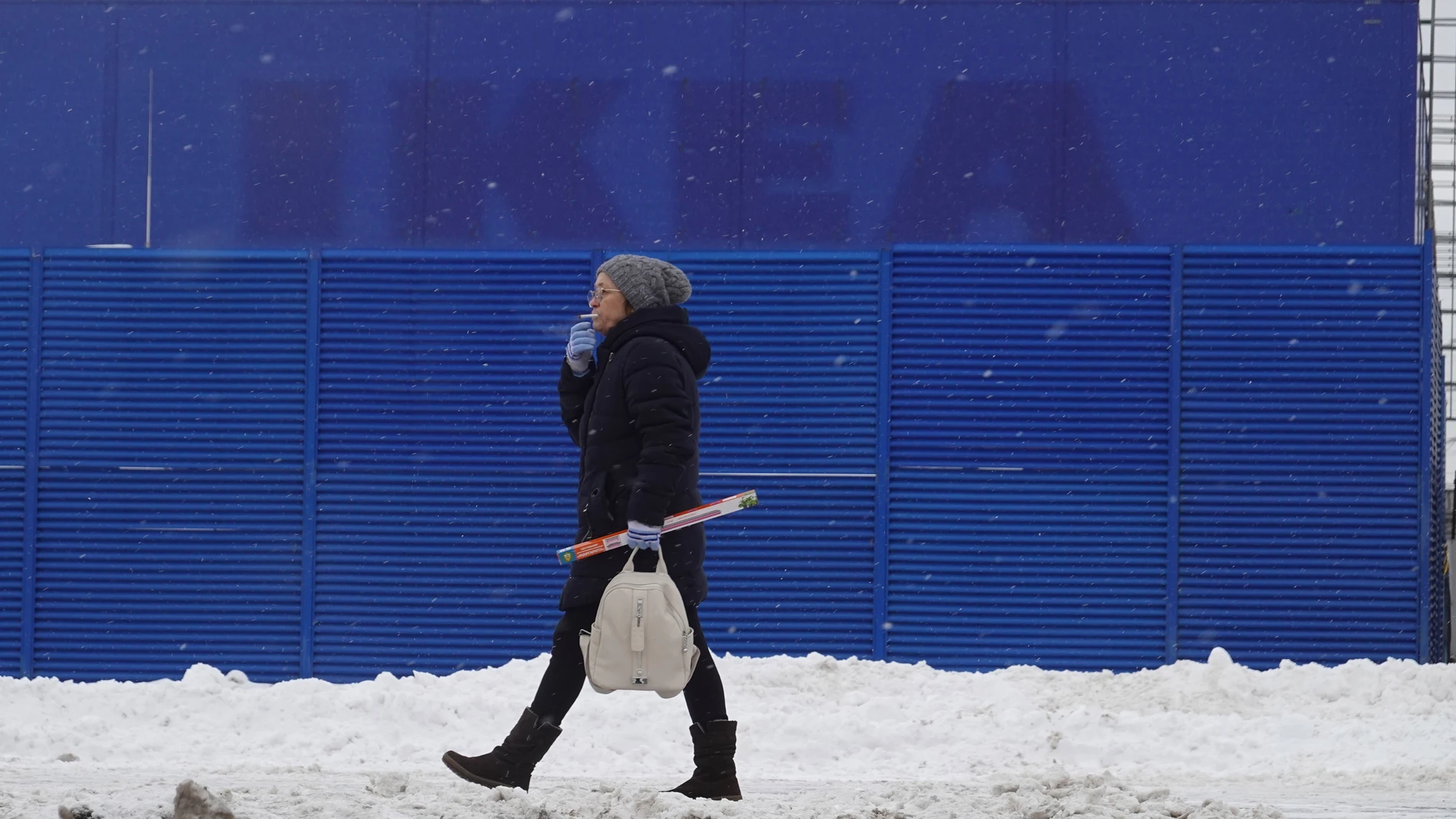 Moscow (Russian Federation), 15/02/2023.- A woman walks in front of a former Ikea store at the Mega mall in Moscow district Tyoply Stanin, Russia, 15 February 2023. The Swedish multinational company Ikea left the Russian market in 2022. As part of the economic sanctions imposed by the West on Russia, a number of international brands had announced the suspension, limitation or closing of their operations in Russia. On 24 February 2022 Russian troops entered the Ukrainian territory in what the Russian president declared a 'Special Military Operation', starting an armed conflict. (Rusia, Ucrania, Moscú) EFE/EPA/MAXIM SHIPENKOV