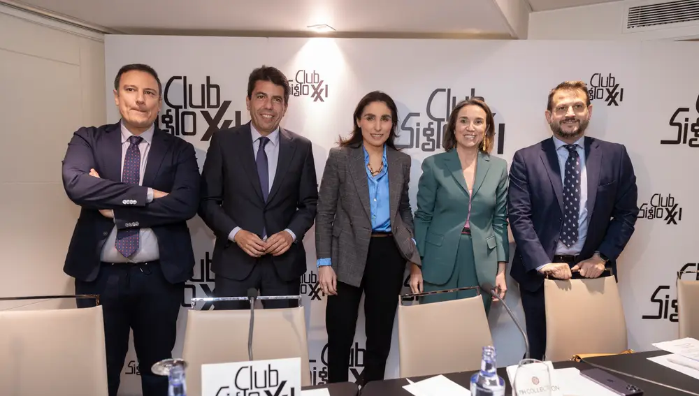 Conferencia de Carlos Mazón en el club del siglo XXI presentado por Cuca Gamarra