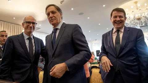 García Carbayo junto a Mañueco e Iglesias, tras presentar su precandidatura al PP de Salamanca