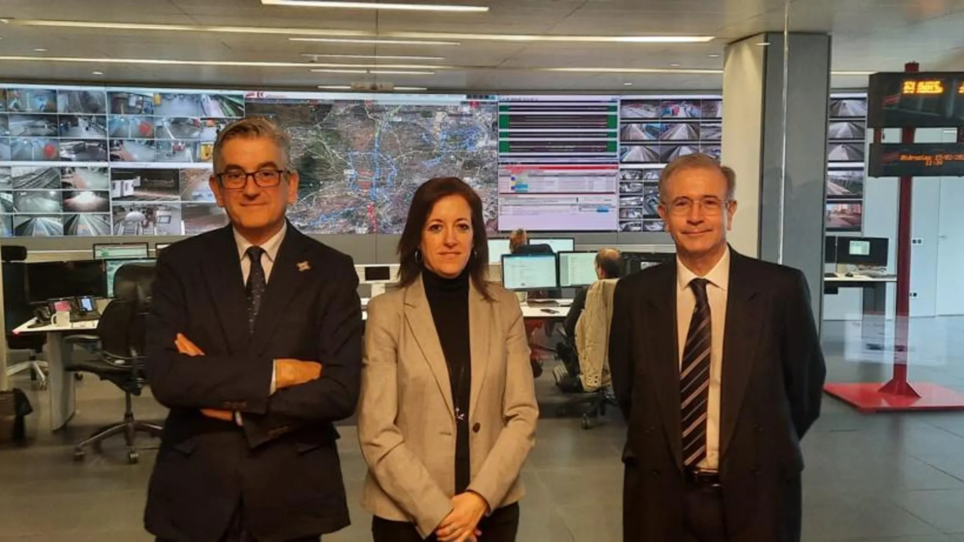 la directora de Transportes y Logística de la Consejería de Movilidad y Transformación Digital, Laura Paredes, visita el centro de la Comunidad de Madrid