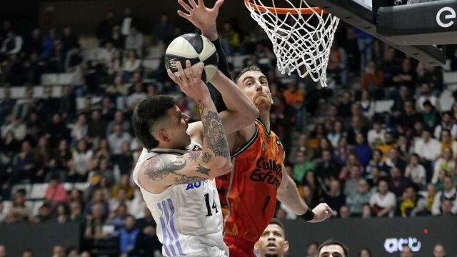 MADRID.-AV.- El Real Madrid supera con suspense al Valencia Basket y se mete en semifinales de Copa del Rey