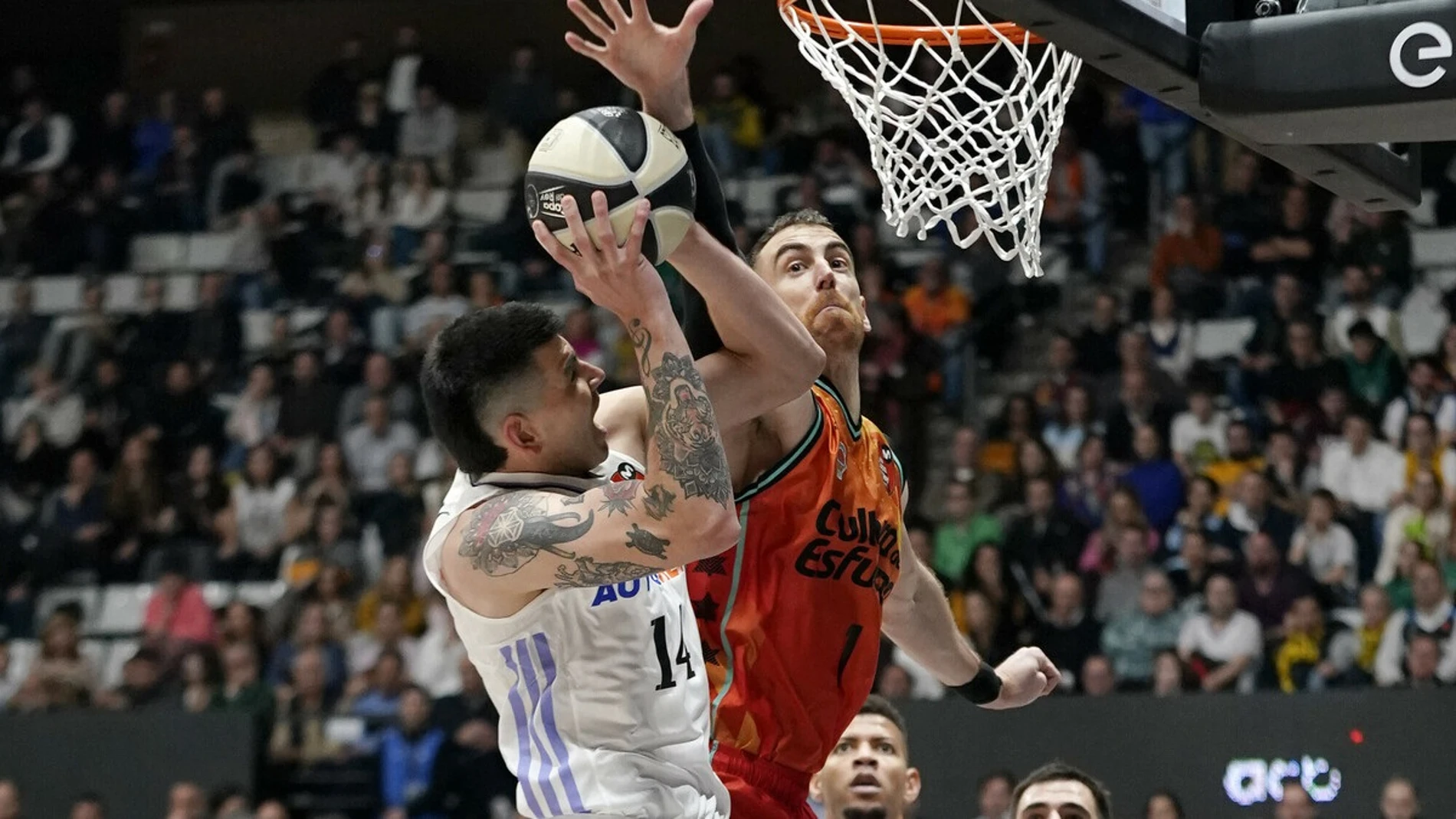 MADRID.-AV.- El Real Madrid supera con suspense al Valencia Basket y se mete en semifinales de Copa del Rey