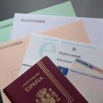 Sobres para ejercer el voto en las elecciones españolas. Tarjeta del Censo.