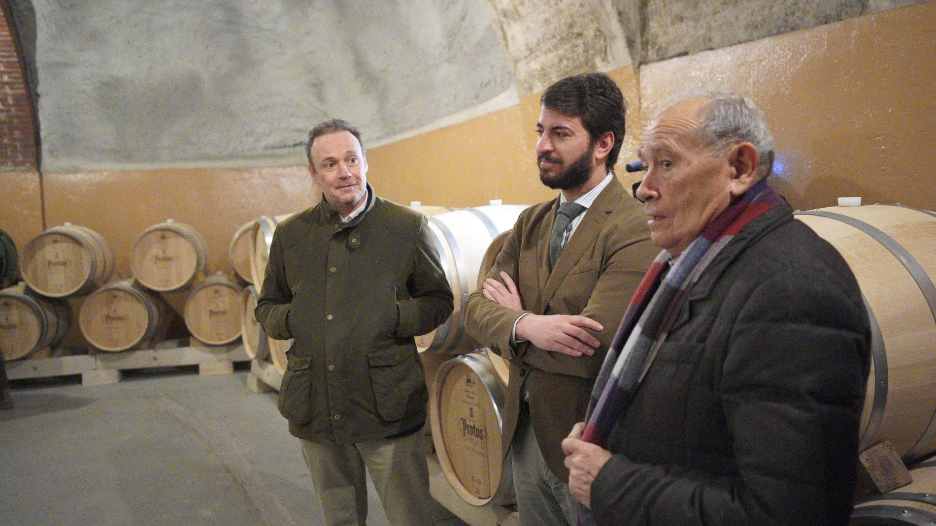 El vicepresidente Juan García-Gallardo visita la Bodega Protos