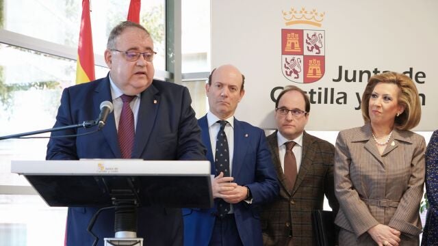 El consejero de Sanidad, Alejandro Vázquez Ramos, preside la toma de posesión de la gerente regional de Salud, Violeta Martínez Pindado.