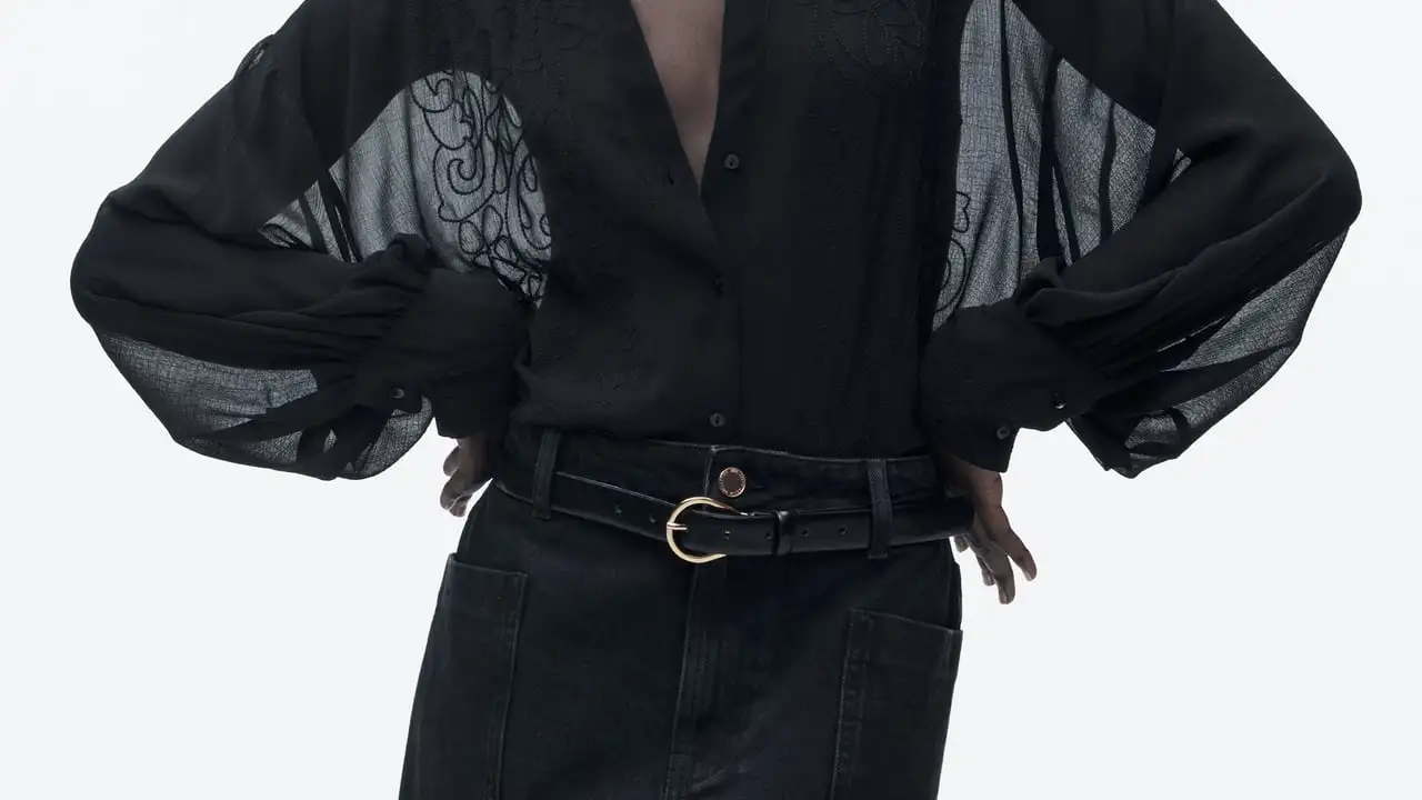 Camisa semitransparente y bordada Zara