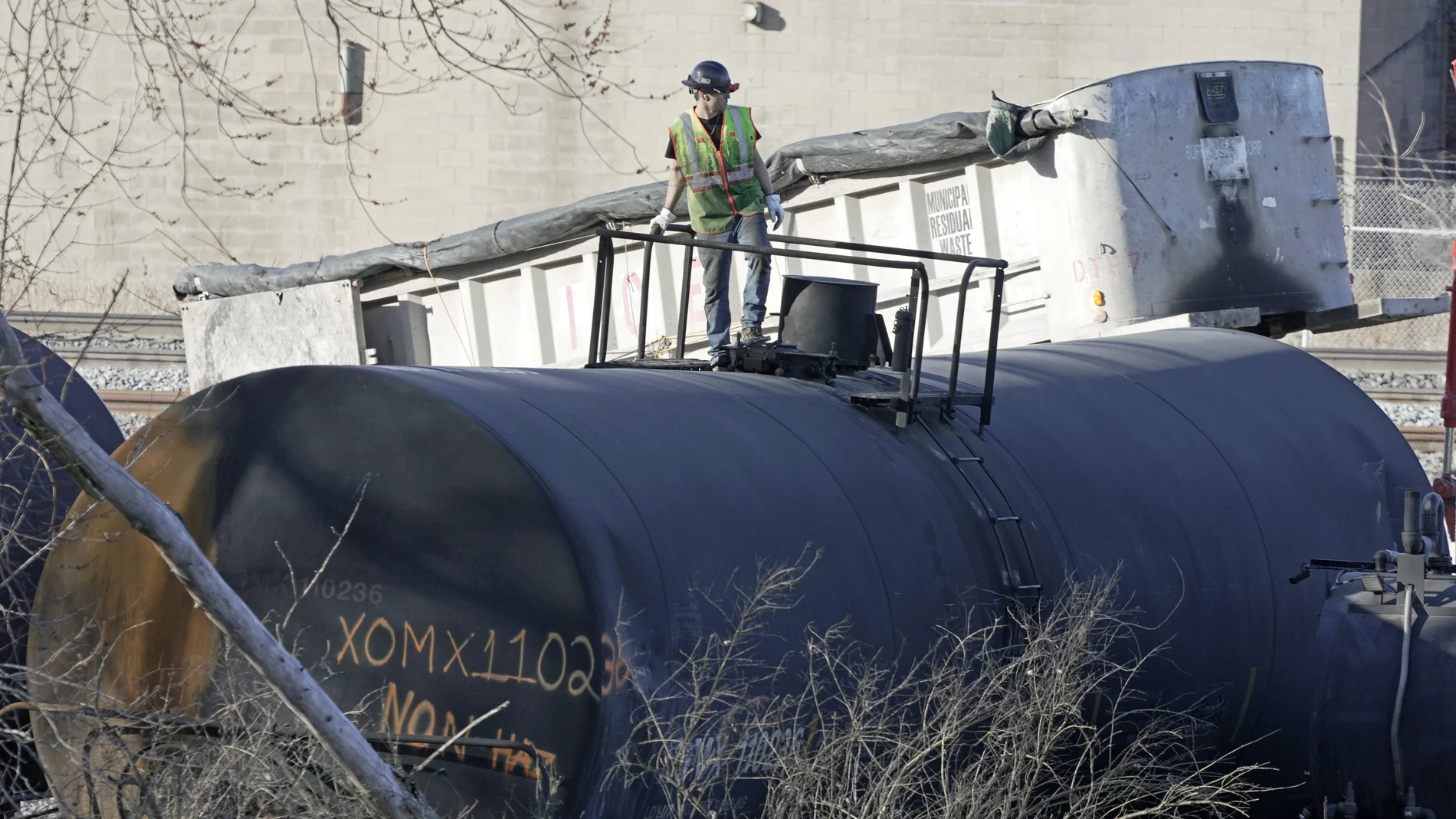 El tren de Norfolk Southern cons sustancias tóxicas que descarriló el 3 de febrero antes de cruzar la frontera entre Ohio y Pensilvania