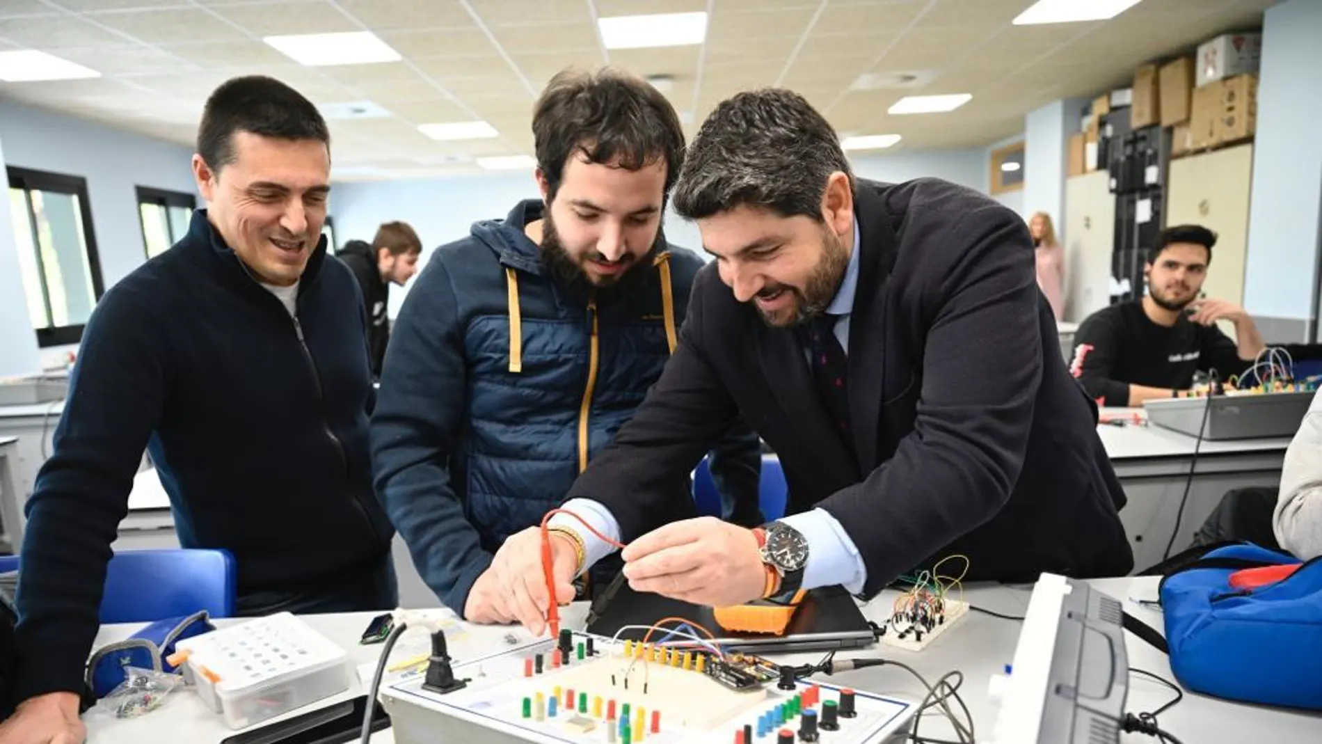 El presidente de la Comunidad, Fernando López Miras, ha visitado el Centro Integrado de Formación Profesional Politécnico de Murcia