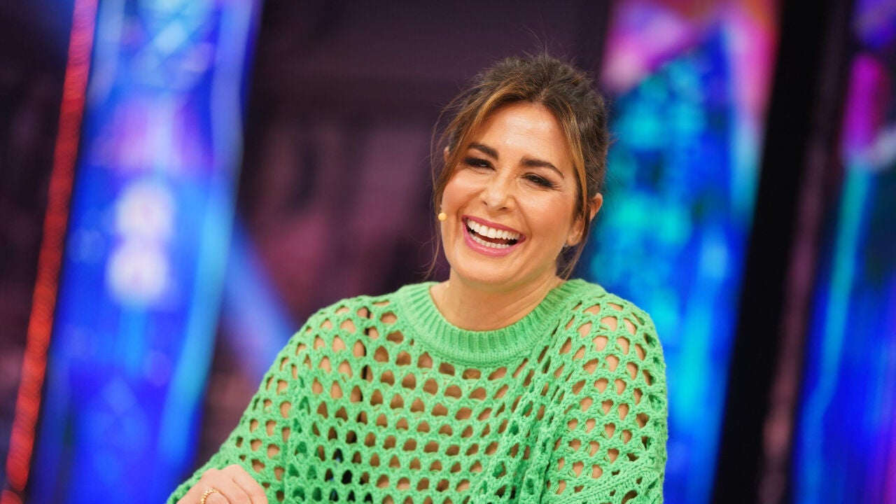 Nuria Roca muestra las goteras tras la tormenta de ayer: 