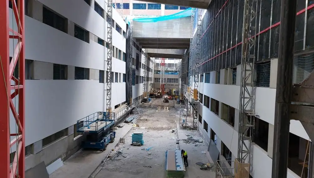 Construcción del nuevo Edificio de Hospitalización del Hospital 12 de Octubre que conectarán en altura el nuevo Edificio de Hospitalización con el Centro de Actividades Ambulatorias