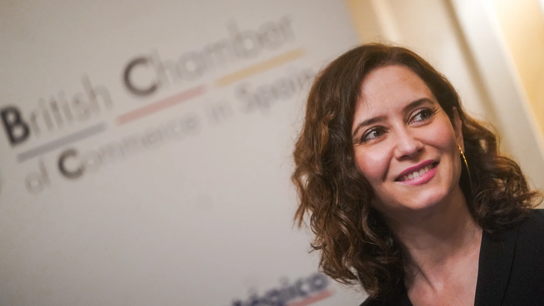 LONDRES (REINO UNIDO), 20/02/2023.- La presidenta de la Comunidad de Madrid, Isabel Díaz Ayuso, ha expuesto este lunes en Londres las medidas que ha tomado su Gobierno y destacó la libertad como eje de sus políticas, en una intervención en un acto organizado por la Cámara de Comercio de España en el Reino Unido y la Británica en España. EFE/Comunidad de Madrid ***SÓLO USO EDITORIAL, PERMITIDO SU USO SÓLO EN RELACIÓN A LA INFORMACIÓN QUE APARECE EN EL PIE DE FOTO (CRÉDITO OBLIGATORIO)***