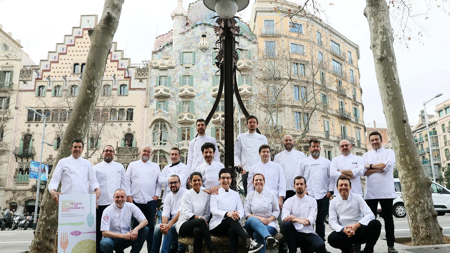 Los chefs de los 21 restaurantes que participarán en la sexta edición de Passeig dels Gourmets, entre los que se encuentra Carme Ruscalleda, madrina del evento