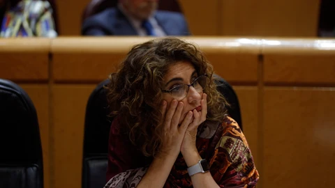 La ministra de Hacienda, María Jesús Montero, durante el pleno del Senado.