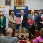 Firma del convenio de colaboración con la presencia de García-Gallardo y Barcones