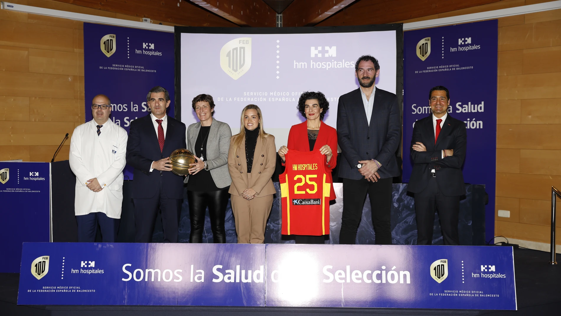 La foto de presentación del nuevo acuerdo entre HM Hospitales y la Federación Española de Baloncesto