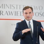 Polonia/España.- Un ministro polaco advierte de que la izquierda está legalizando legalizando la zoofilia en España
