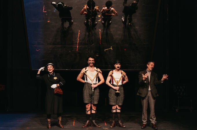 De izquierda a derecha, Isabel Ordaz, Xavi Frau, David Bueno y Pere Ponce, un elenco que completa Sacha Tomé
