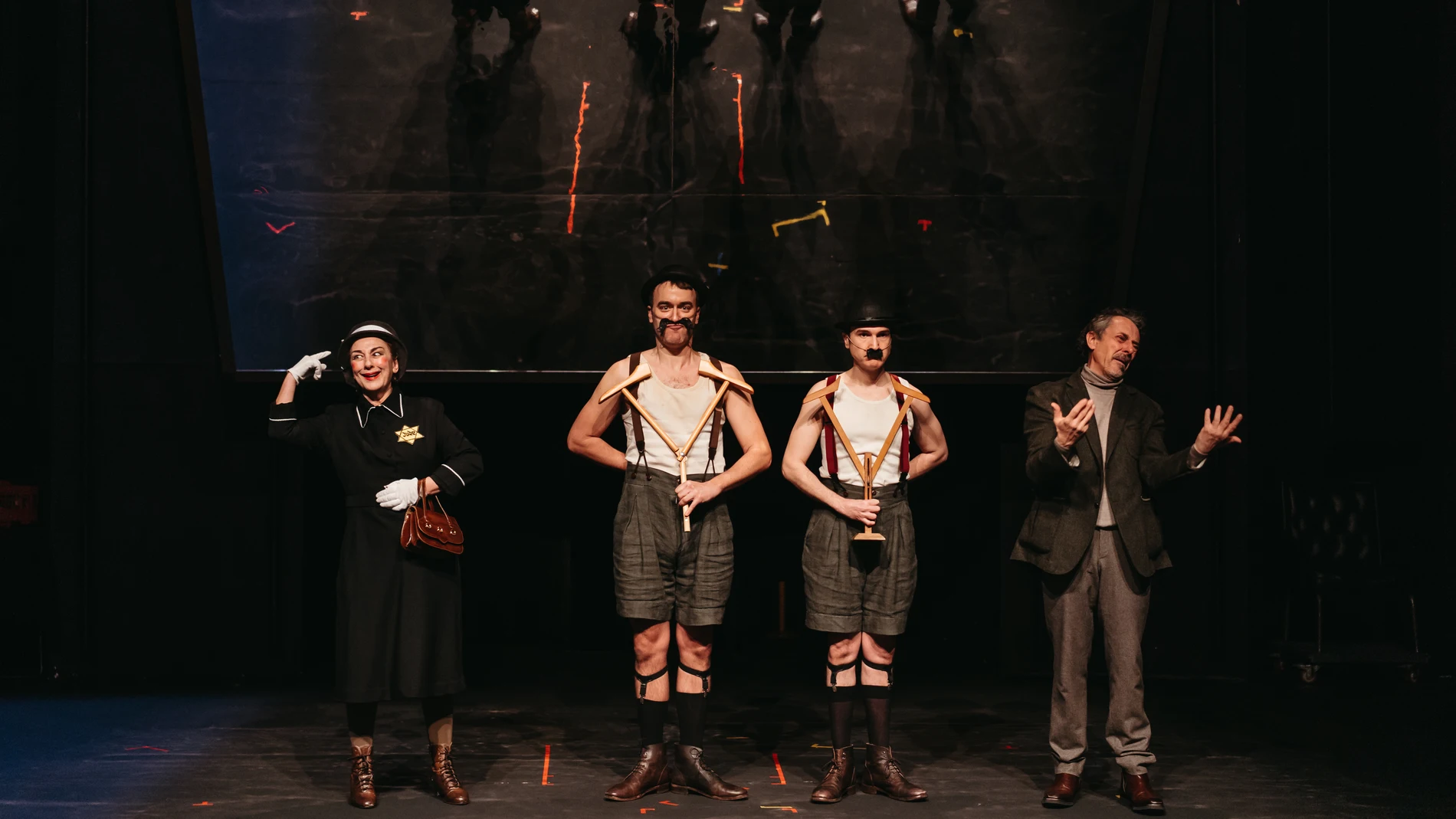 De izquierda a derecha, Isabel Ordaz, Xavi Frau, David Bueno y Pere Ponce, un elenco que completa Sacha Tomé