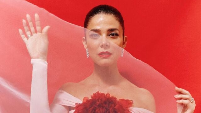 Juana Acosta con las cejas más tendencia del momento