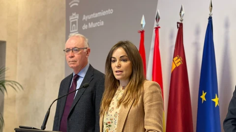 Imagen de la portavoz del PP, Rebeca Pérez, en la rueda de prensa