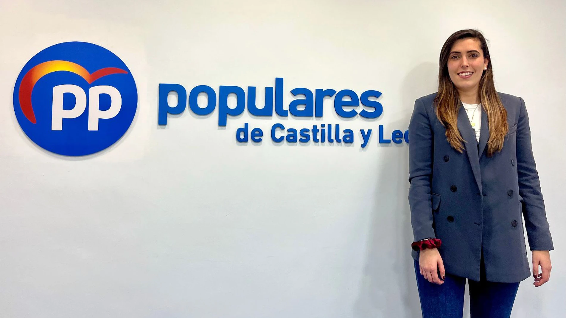 Andrea Ballesteros anuncia su precandidatura a la Presidencia de Nuevas Generaciones de Castilla y León