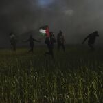 Palestinos protestan en Gaza contra la operación israelí en la ciudad cisjordana de Naplusa el miércoles