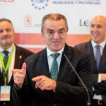 Inauguración del I Congreso Nacional de Deporte y Municipalismo. En la imagen, el secretario de Estado para el Deporte y Presidente del Consejo Superior de Deportes, José Manuel Franco, junto al presidente de la Diputación de León, Eduardo Morán y al alcalde de León, José Antonio Diez