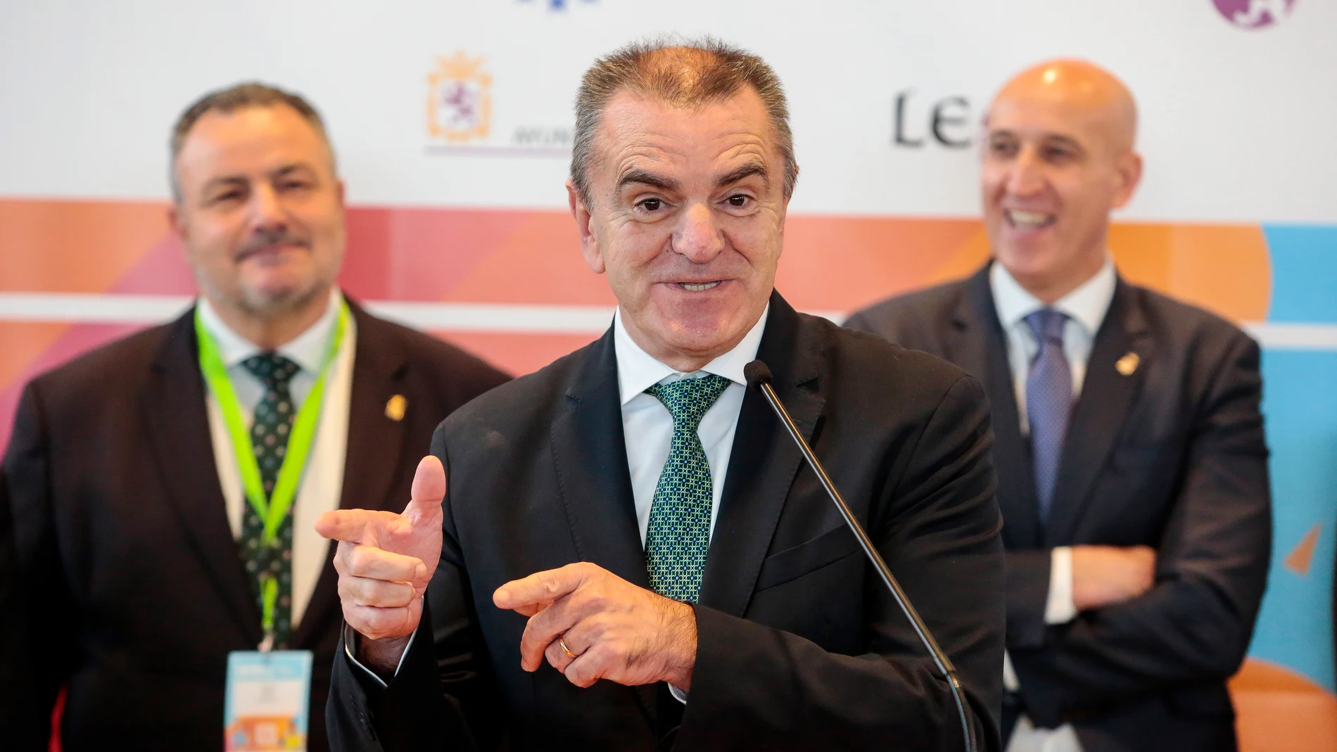Inauguración del I Congreso Nacional de Deporte y Municipalismo. En la imagen, el secretario de Estado para el Deporte y Presidente del Consejo Superior de Deportes, José Manuel Franco, junto al presidente de la Diputación de León, Eduardo Morán y al alcalde de León, José Antonio Diez