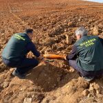 Dos guardias civiles detonan las granadas halladas en una vivienda en Ólvega 