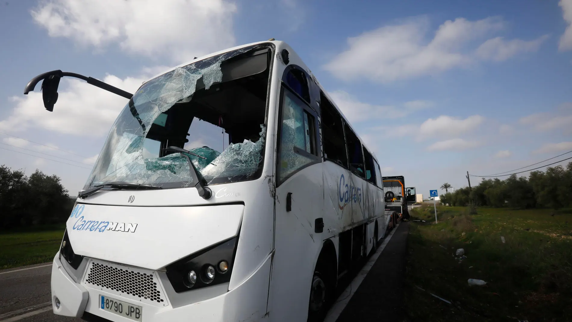 Cuatro heridos al volcar un autobús escolar en Córdoba