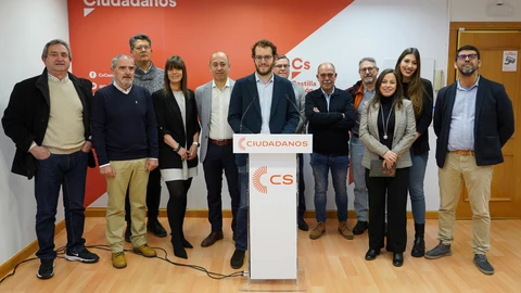 Gemma Villarroel con los candidatos de Ciudadanos a las municipales