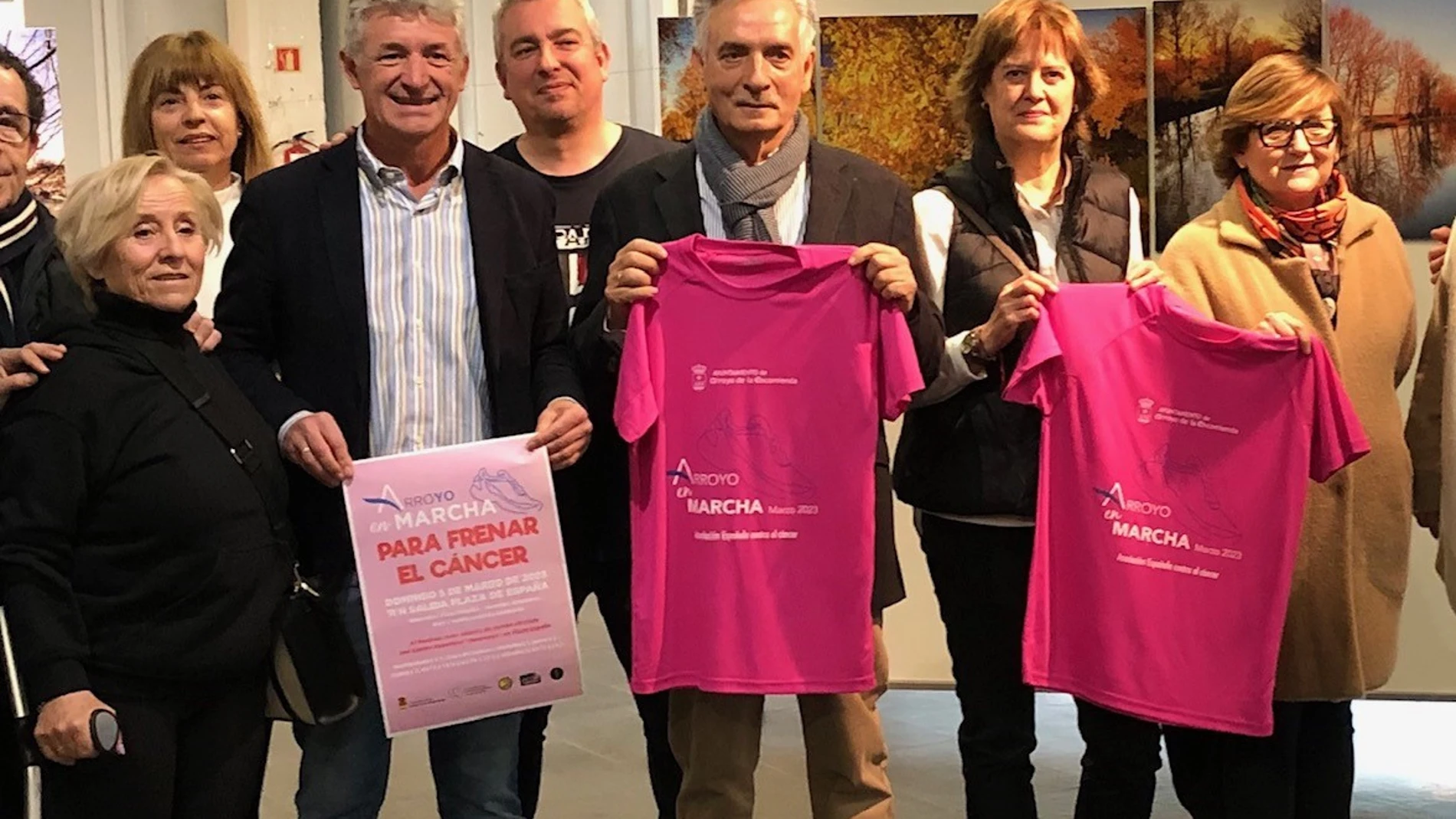 El alcalde de Arroyo Sarbelio Fernández y el presidente de AECC Valladolid, Artemio Domínguez, entre otros, presentan la prueba solidaria
