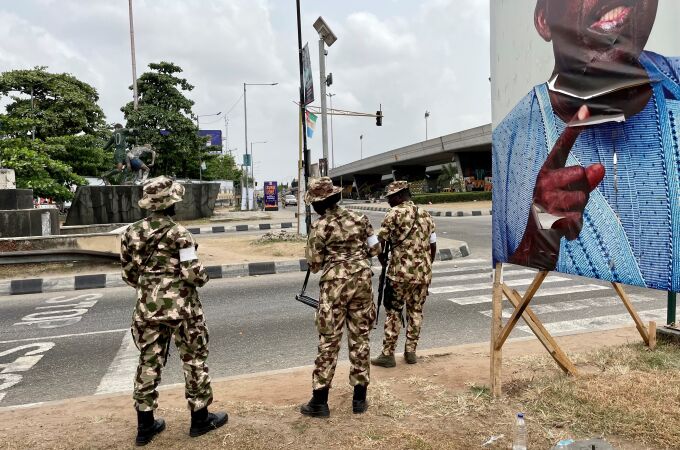 Militares nigerianos en Lagos.
