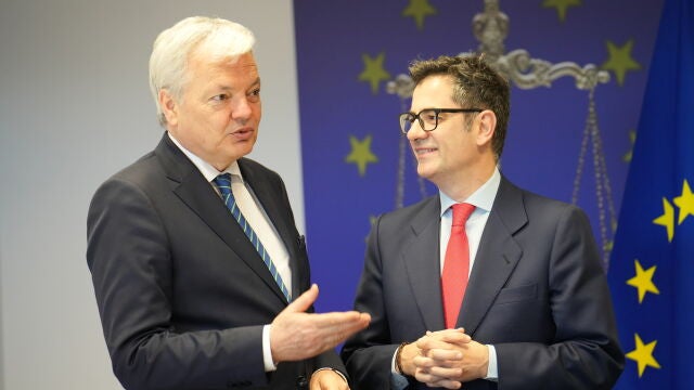 El ministro de la Presidencia, Félix Bolaños, junto al comisario de Justicia de la Comisión Europea, Didier Reynders.