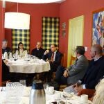 Alfonso Aguiló durante su encuentro con padres y profesores del colegio Peñacorada