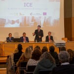 Fernández Carriedo durante el encuentro con empresarios abulenses