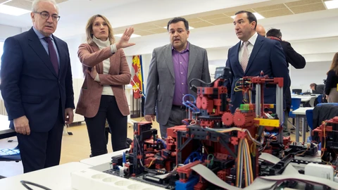 La consejera de Educación visita el centro de FP "Tormes" en Salamanca