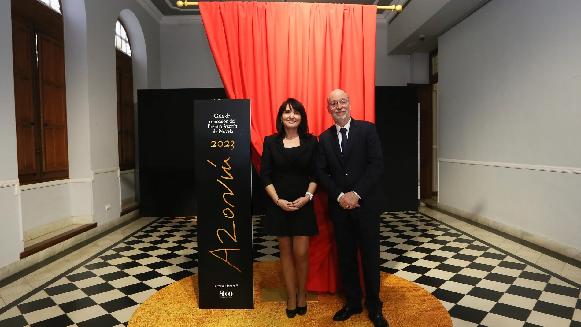 Julia Parra y Carlos Crehueras han dado a conocer los finalistas del Premio Azorín.