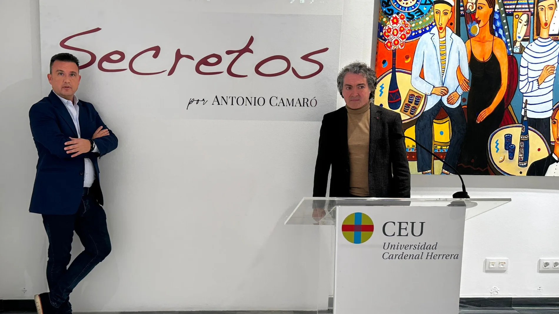 Antonio Camaró y Pedro Adalid, comisario de la exposición
