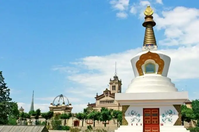 Este es el espectacular y desconocido templo budista a 30 minutos de Barcelona