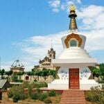 Este es el espectacular y único monasterio budista a solo 30 kilómetros de Barcelona