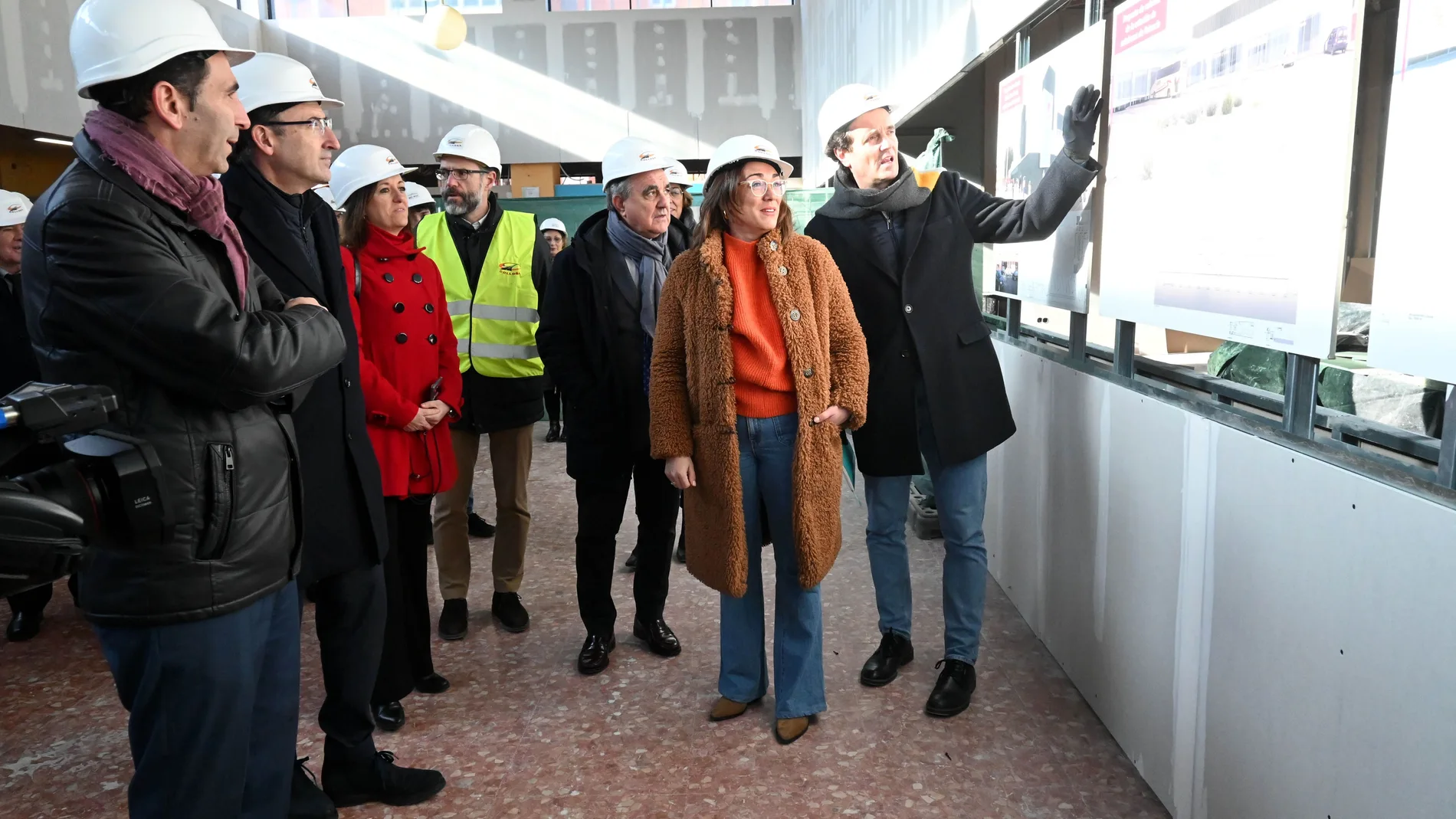La consejera González-Corral visita las obras de la estación de autobuses de Palencia junto a Mario Simón y Alfonso Polanco, entre otros