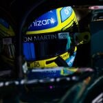 Fernando Alonso, en Baréin al volante de su Aston Martin