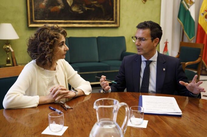 Economía.- Montero anuncia un centro de Asistencia Digital Integrada de la Agencia Tributaria en Granada